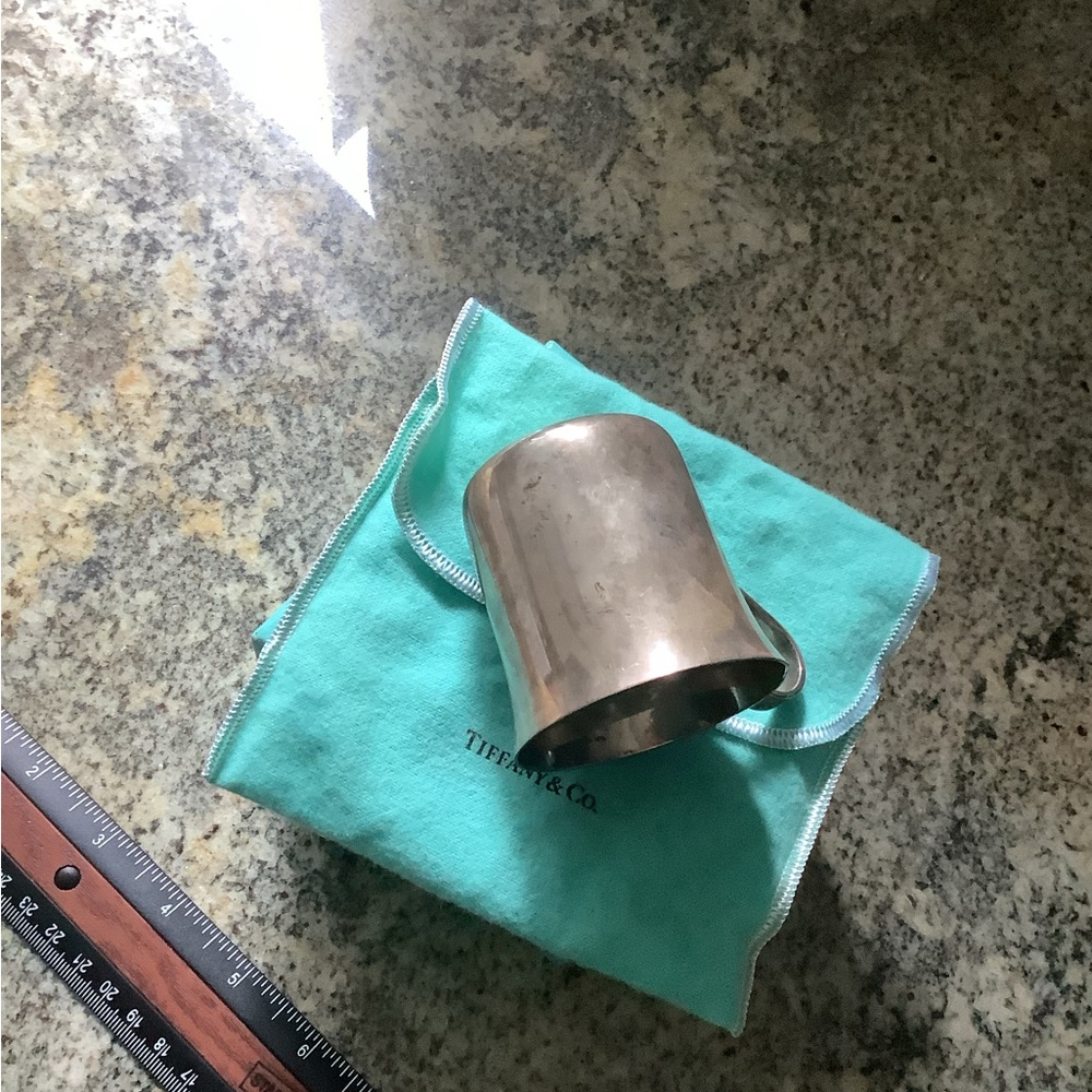 Authentic TIFFANY & Co. Stirling silver baby cup with handle - Picture 15 of 16